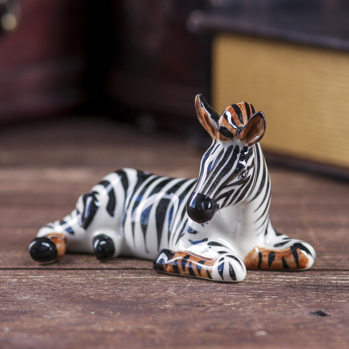 Сувенир "Зебра лежит"