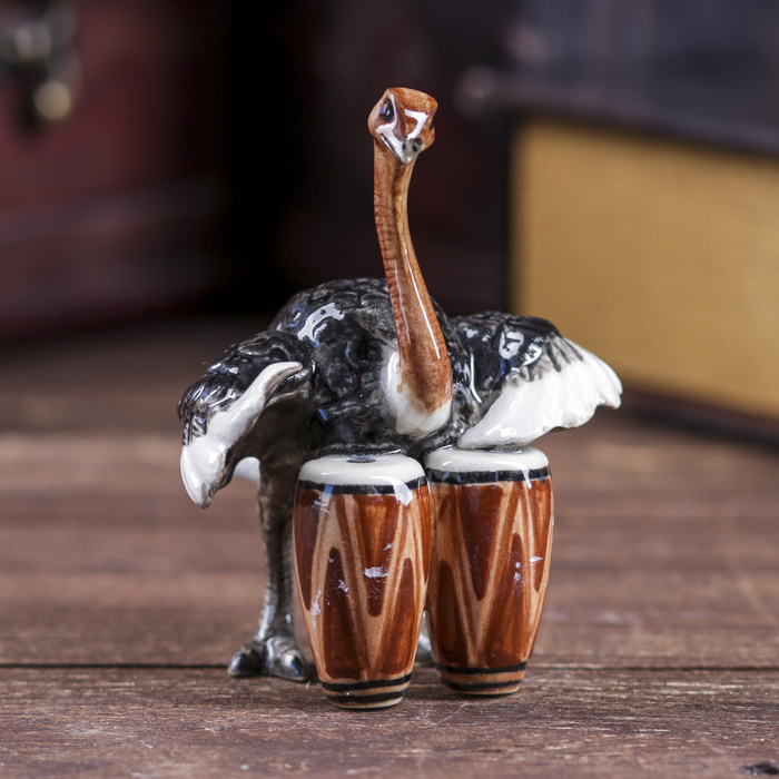 Сувенир "Страус с барабанами"