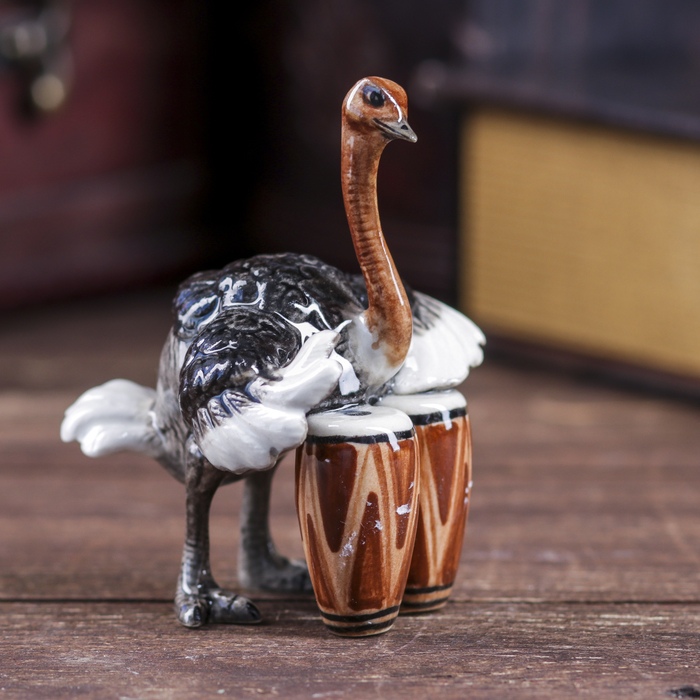 Сувенир "Страус с барабанами"