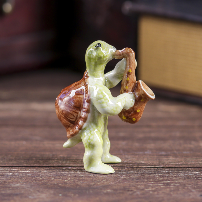 Сувенир "Черепашка с саксофоном"