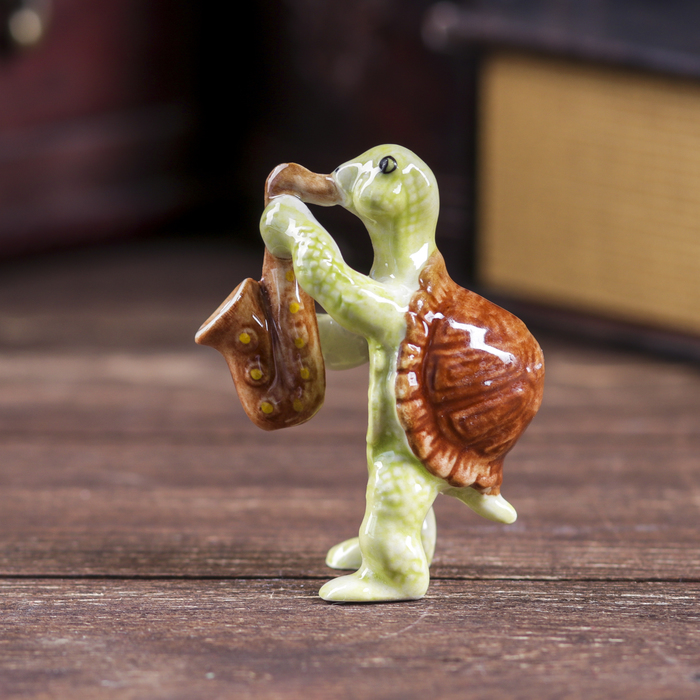 Сувенир "Черепашка с саксофоном"