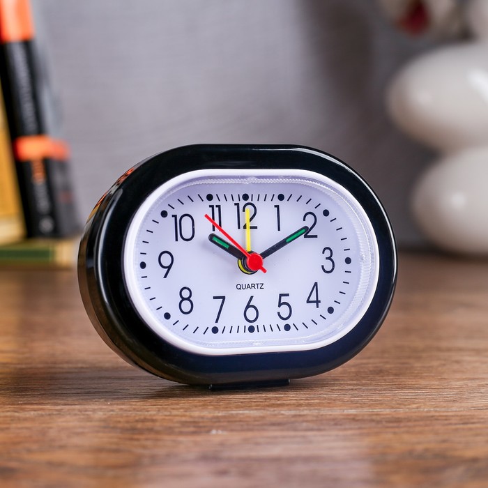 Будильник овал бел циферблат, кант цвет, подсветка,стрелки светятся микс 7,5*10см