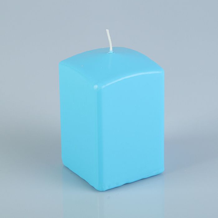 Свеча куб, голубая, лакированная, 7х7см