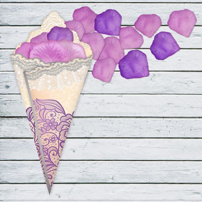 Лепестки роз с кульком, светло-сиреневые и пурпурные