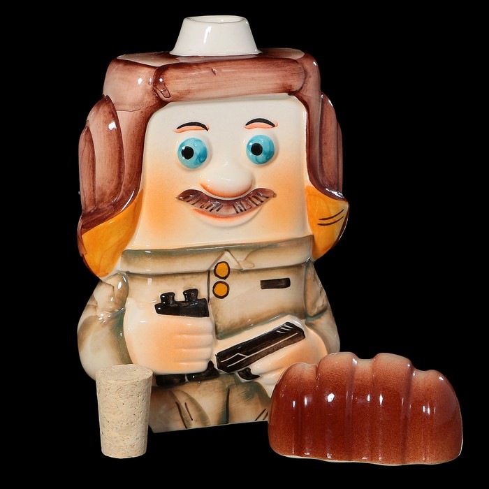 Штоф фарфоровый «Танкист», 0.4 л, в упаковке книге