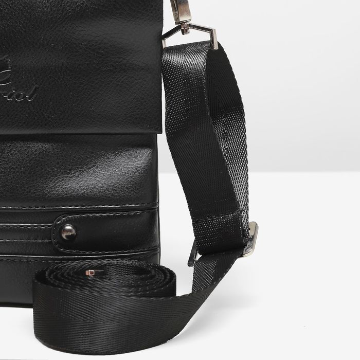 Планшет мужской, 3 отдела, 2 наружных кармана, ручка, длинный ремень, цвет чёрный