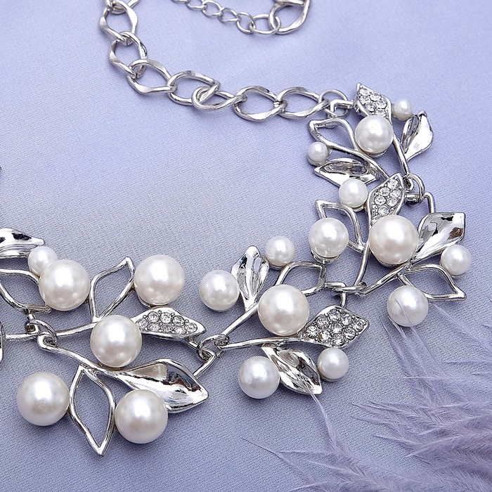 Колье "Жемчужные листья", цвет белый в серебре