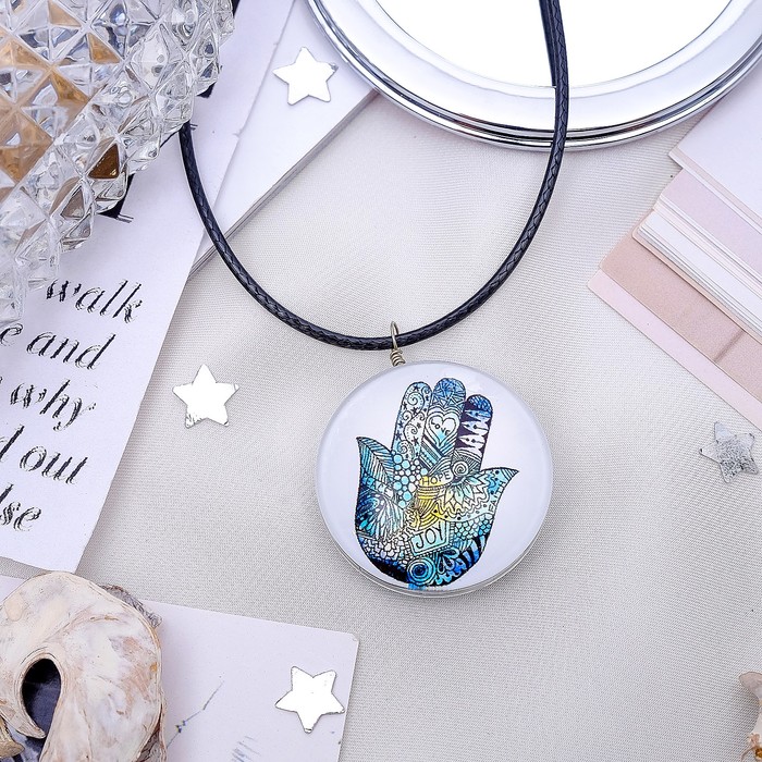 Кулон из стекла Candy рука хамса, цвет бело-зелёный, 45см