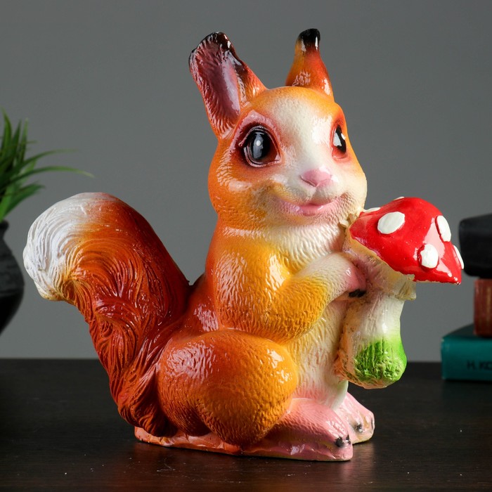 Садовая фигура "Белочка"