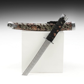 Сувенирное оружие «Катана», с подставкой, чёрные ножны с узорами в виде дракона, 47 см Ош