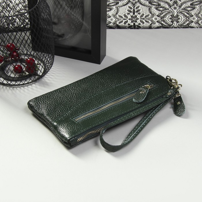 Кошелёк-клатч, 2 отдела на молнии, 2 наружных кармана, с ручкой, цвет зелёный