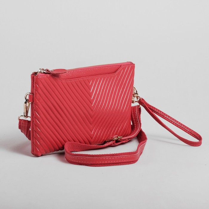 Клатч женский на молнии, 1 отдел с перегородкой, ручка, 2 наружных кармана, длинный ремень, цвет малиновый