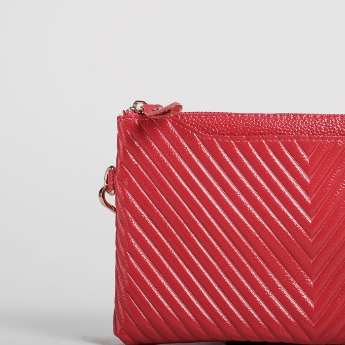 Клатч женский на молнии, 1 отдел с перегородкой, ручка, 2 наружных кармана, длинный ремень, цвет малиновый