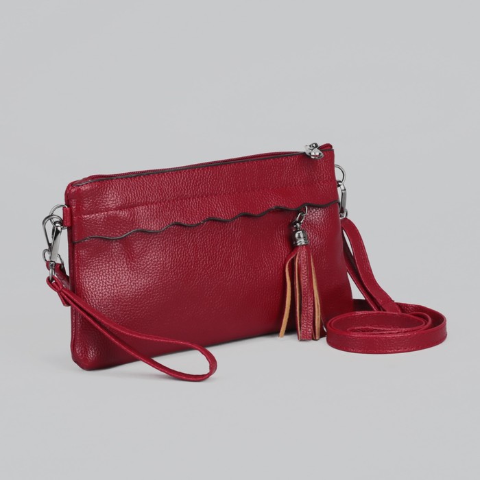 Клатч, 1 отдел с перегородкой, 2 наружных кармана, ручка, длинный ремень, цвет красный
