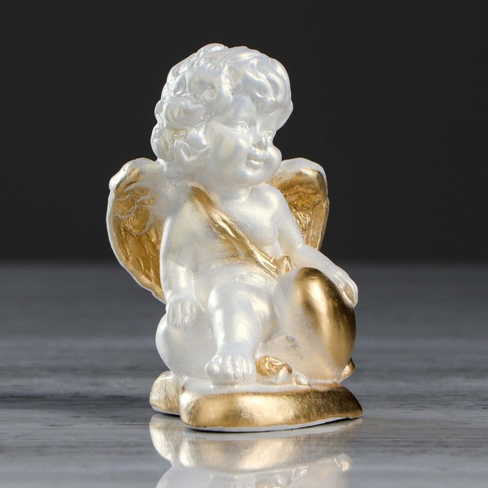 Статуэтка "Ангел на сердечке 3" перламутровая, с золотом, 7х7х10 см