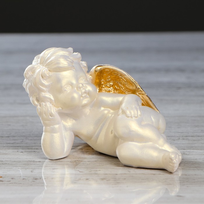 Статуэтка "Пупс лежит" перламутровая, с золотом, 13х6х7,5 см