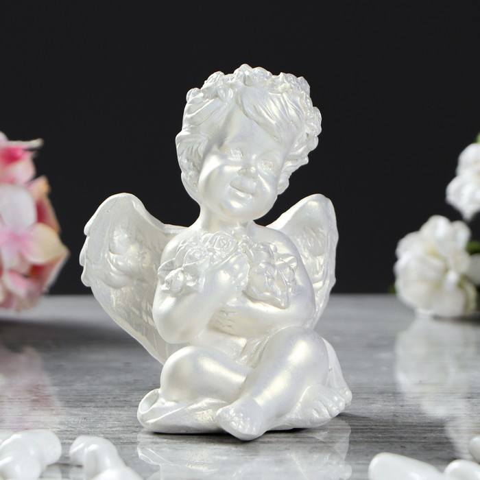 Статуэтка "Пупс с букетом" перламутровая, 9х9х11,5 см