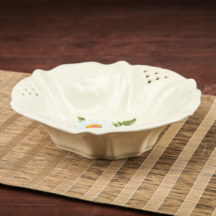 Конфетница "Лилия" средняя, белая с деколью, 20 см, микс