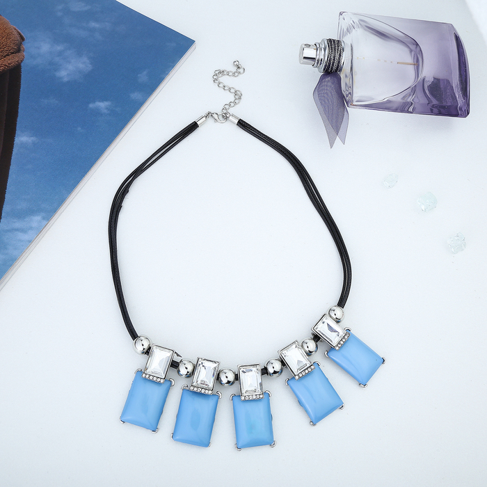 Колье "Абстракция" прямоугольники, цвет бело-голубой