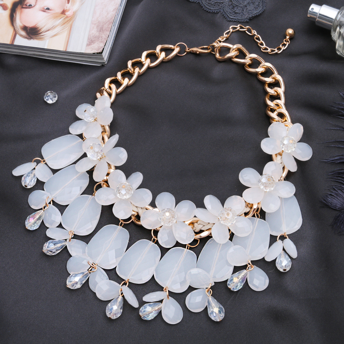 Колье "Цветочный каскад", цвет белый в золоте