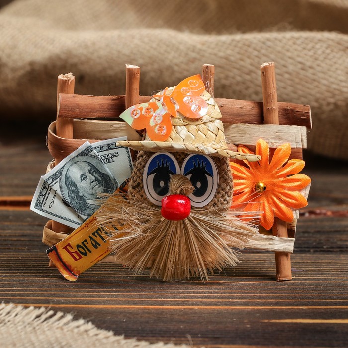 Домовичок "Благополучия" на заборе