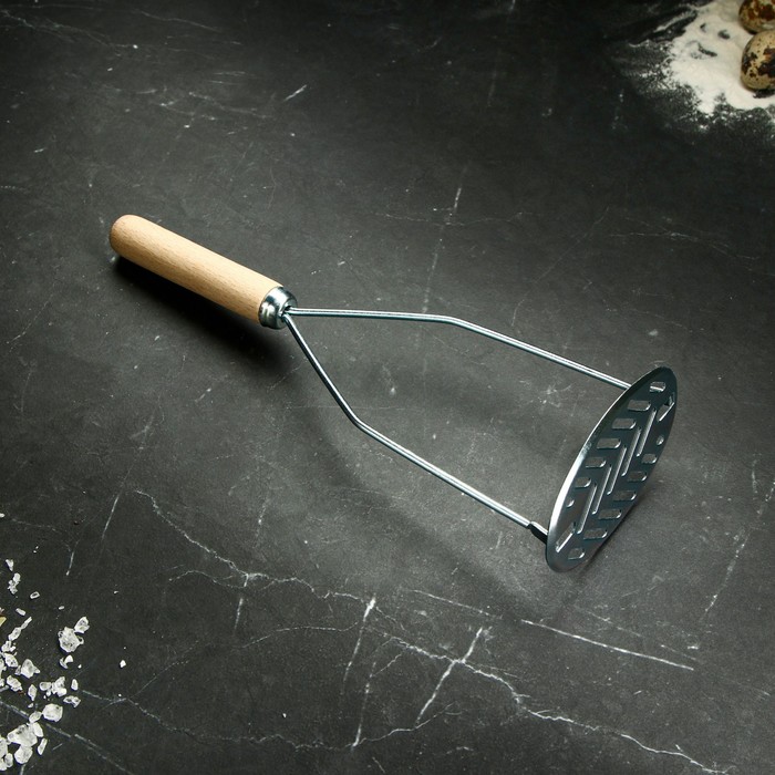 Толкушка с деревянной ручкой Славянская, 26 см толкушка комбинированная с пластиковой ручкой