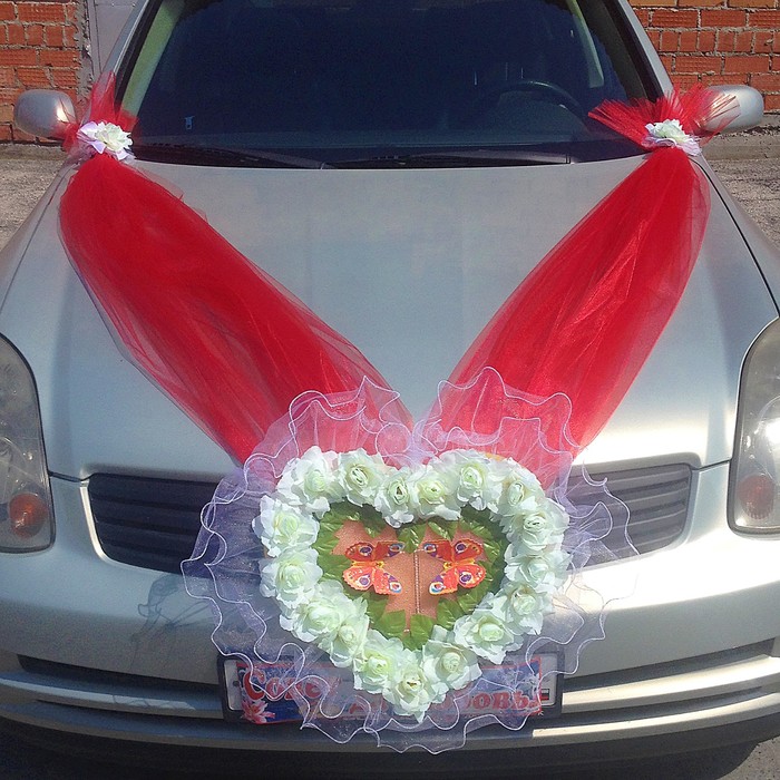 Набор для украшения автомобиля: 2 ленты на капот с бантами на зеркала, сердце на решётку радиатора, красный