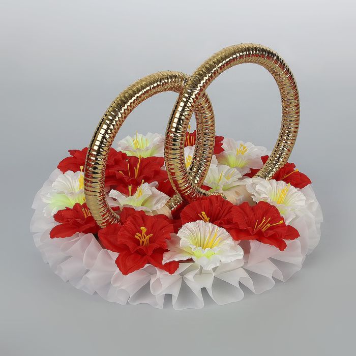 Набор для украшения автомобиля из фатина: кольца на крышу, 2 ленты на капот с бантами для зеркал, бант на решетку радиатора, 4 бантика на ручки, красный