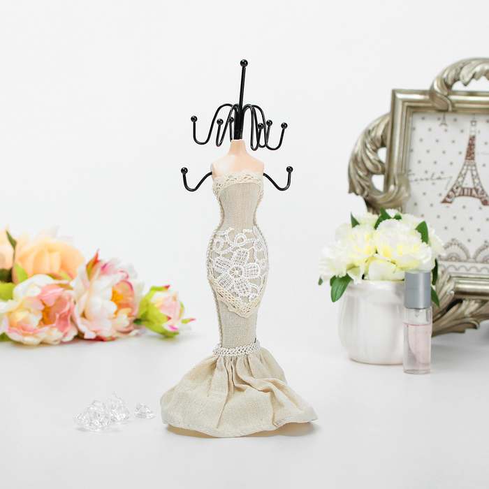 Подставка по украшения "Силуэт" в платье, ажурная, h27