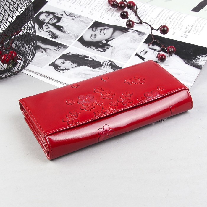 Кошелёк женский на клапане, 4 отдела, 2 отдела на рамке, отдел для карт, цвет красный