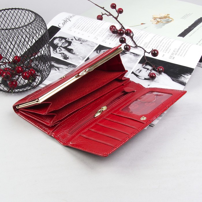 Кошелёк женский на клапане, 4 отдела, 2 отдела на рамке, отдел для карт, цвет красный