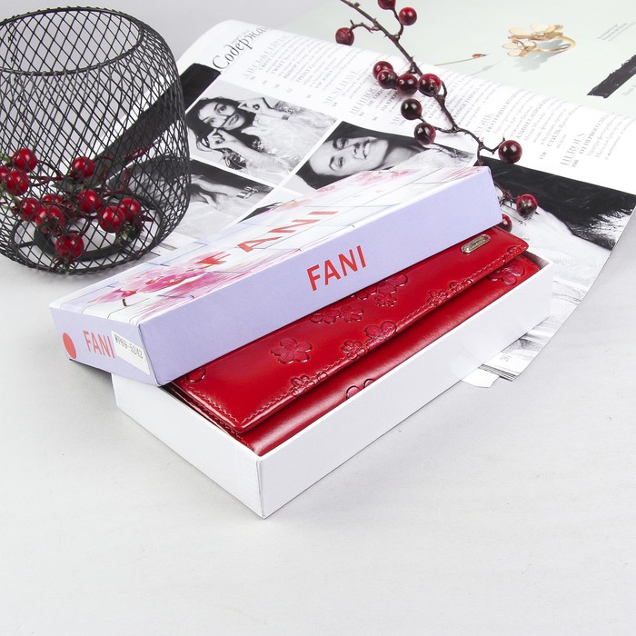 Кошелёк женский на клапане, 4 отдела, 2 отдела на рамке, отдел для карт, цвет красный