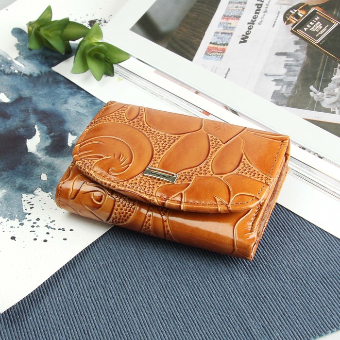 Кошелёк женский на клапане, 3 отдела, отдел для карт, отдел для монет на рамке, цвет бежевый