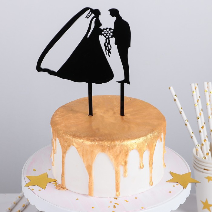 Топпер на торт "Молодожены" 12х12 см, цвет черный