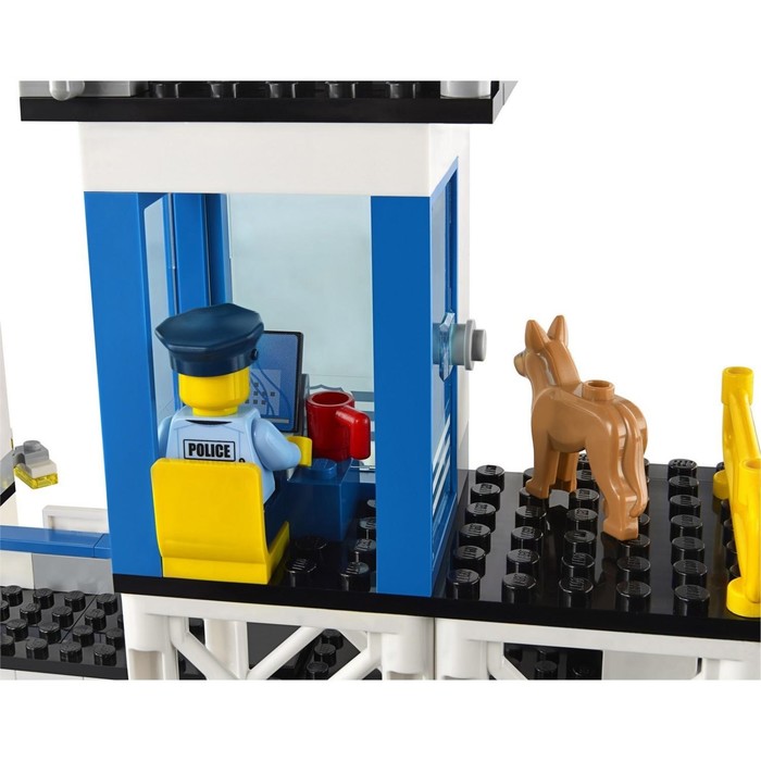 Конструктор "Полицейский участок", 894 детали
