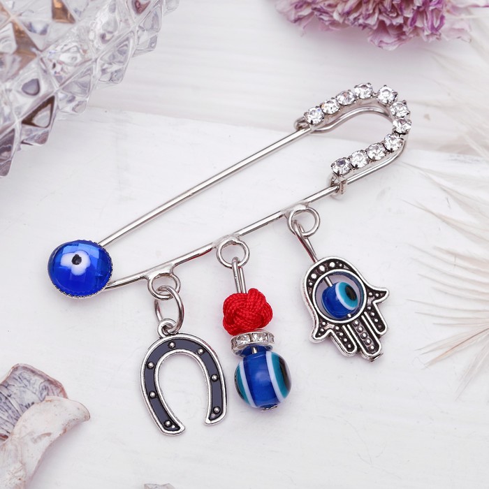 Булавка-оберег 3 подвески "Рука Хамса с подковой", 5,5 см, цвет синий в серебре