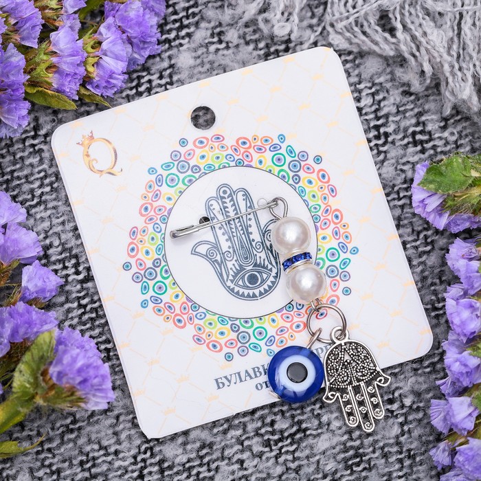 Булавка-оберег "Рука счастья с жемчужинами", 1,5см, цвет бело-синий в серебре