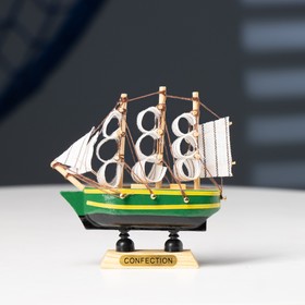 Корабль сувенирный малый «Аркхем», борта зелёные с жёлтой полосой, паруса белые, 3×10×10 см Ош
