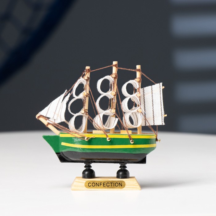 Корабль сувенирный малый Аркхем, борта синие с жёлтой полосой, паруса белые, 31010 см