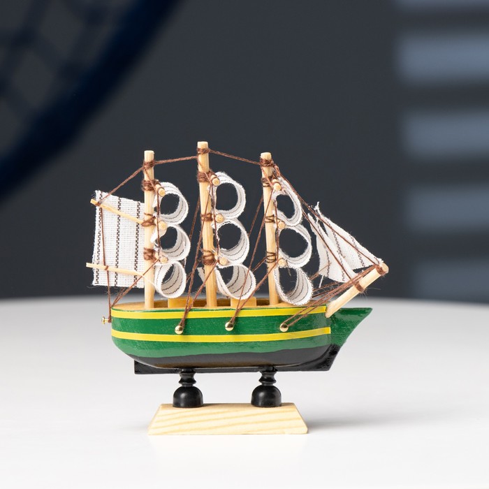 Корабль сувенирный малый «Аркхем», борта синие с жёлтой полосой, паруса белые, 3×10×10 см