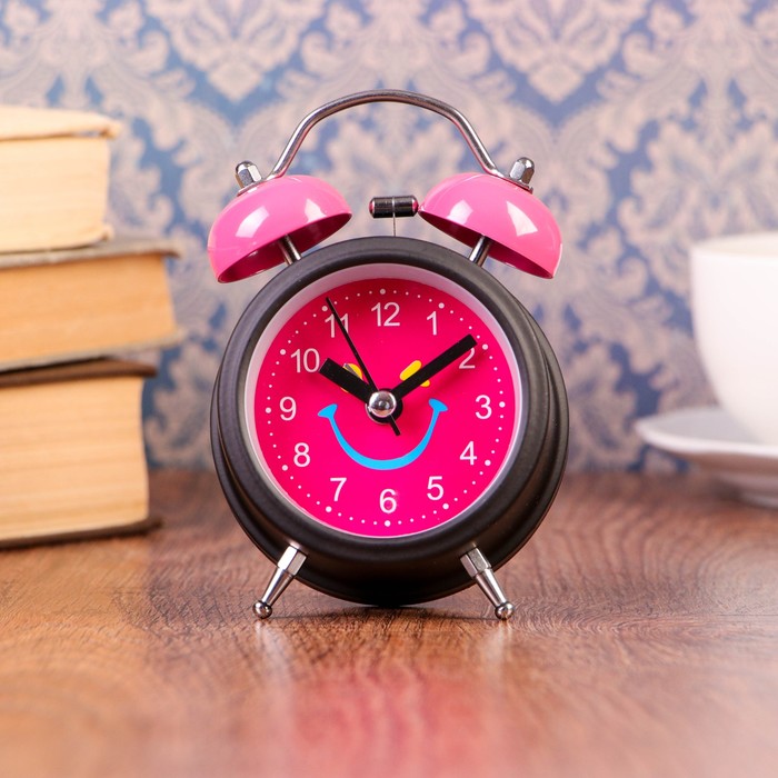 Будильник d=8см, черный, на циферблате Мордашка-улыбашка на желтом, с подсветкой, микс