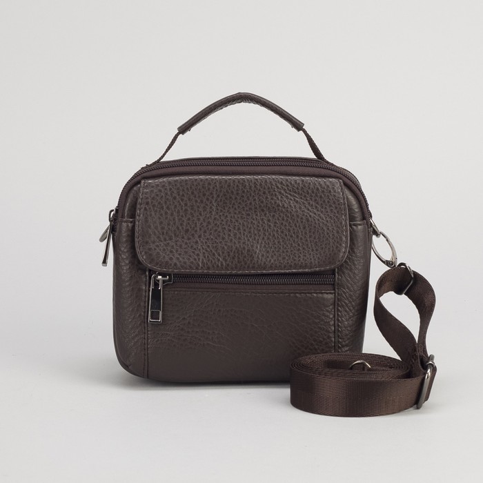 Сумка поясная на молнии, 2 отдела, 2 наружных кармана, длинный ремень, цвет коричневый