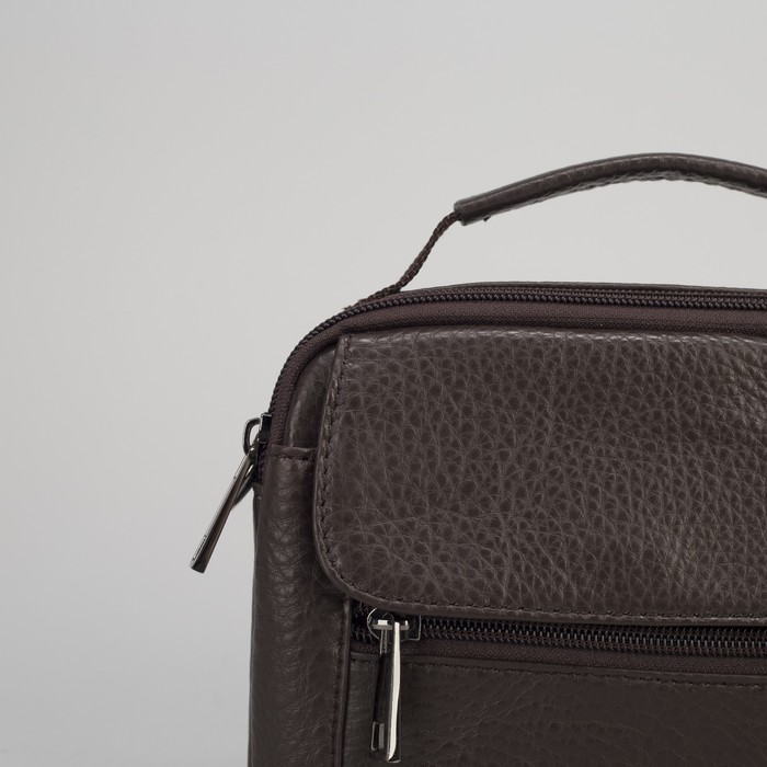 Сумка поясная на молнии, 2 отдела, 2 наружных кармана, длинный ремень, цвет коричневый