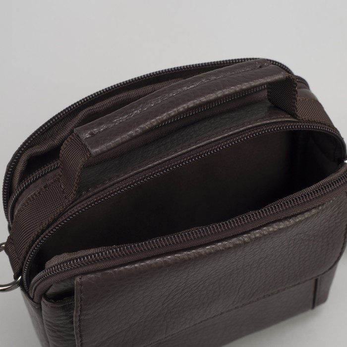 Сумка поясная на молнии, 2 отдела, 2 наружных кармана, длинный ремень, цвет коричневый