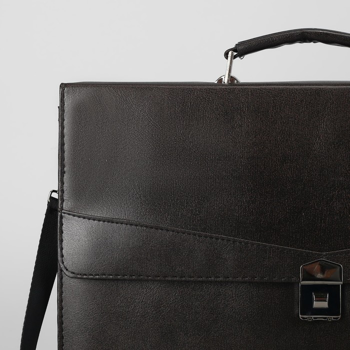 Портфель деловой на клапане, 3 отдела, длинный ремень, цвет коричневый