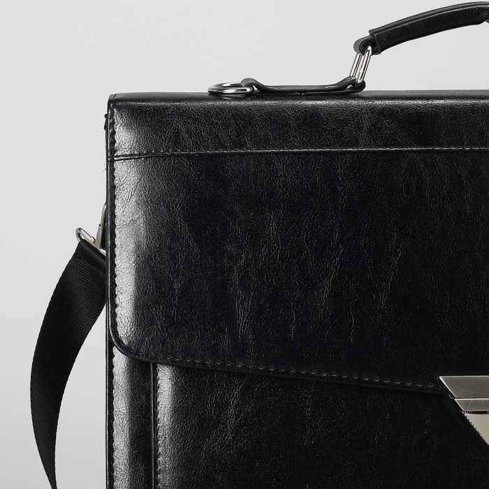 Портфель деловой на клапане, 3 отдела, наружный карман, длинный ремень, цвет чёрный