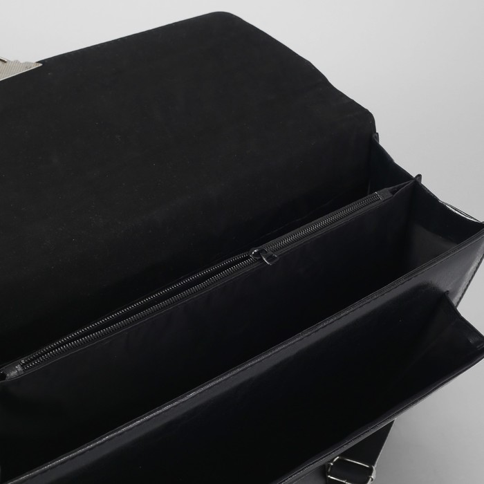 Портфель деловой на клапане, 3 отдела, наружный карман, длинный ремень, цвет чёрный