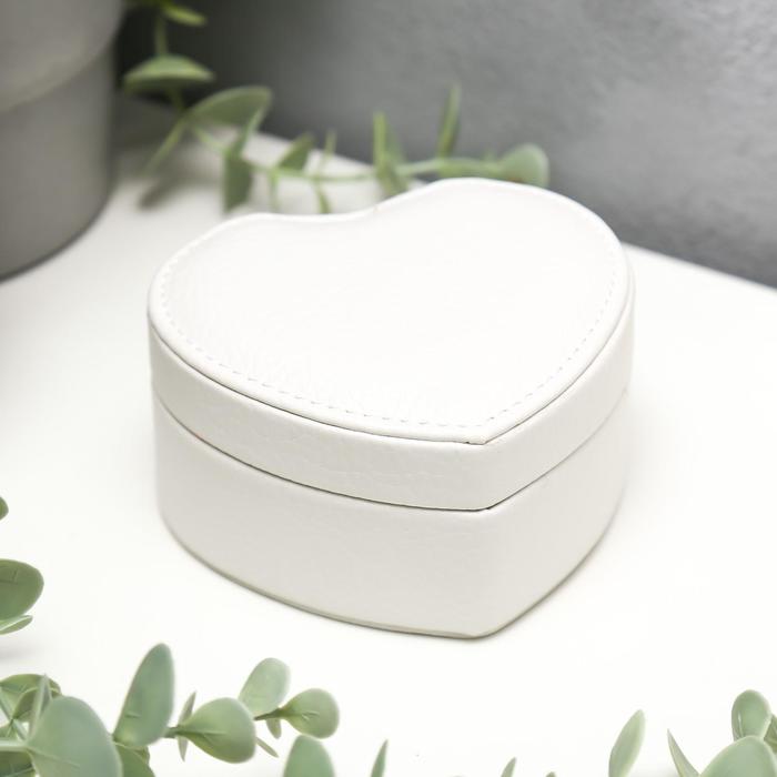 Шкатулка кожзам для украшений "Сердце белое" 5х9х10,5 см