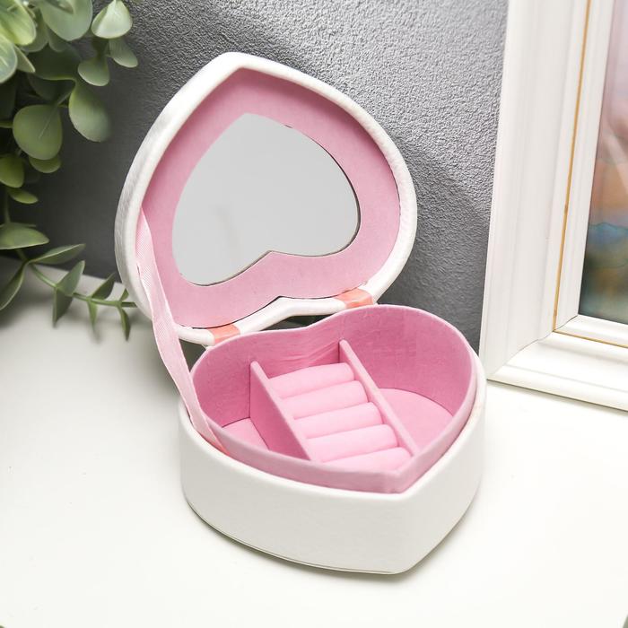 Шкатулка кожзам для украшений "Сердце белое" 5х9х10,5 см