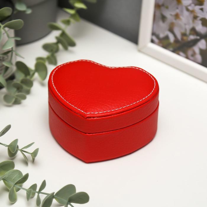 Шкатулка кожзам для украшений "Сердце красное" 5х9х10,5 см
